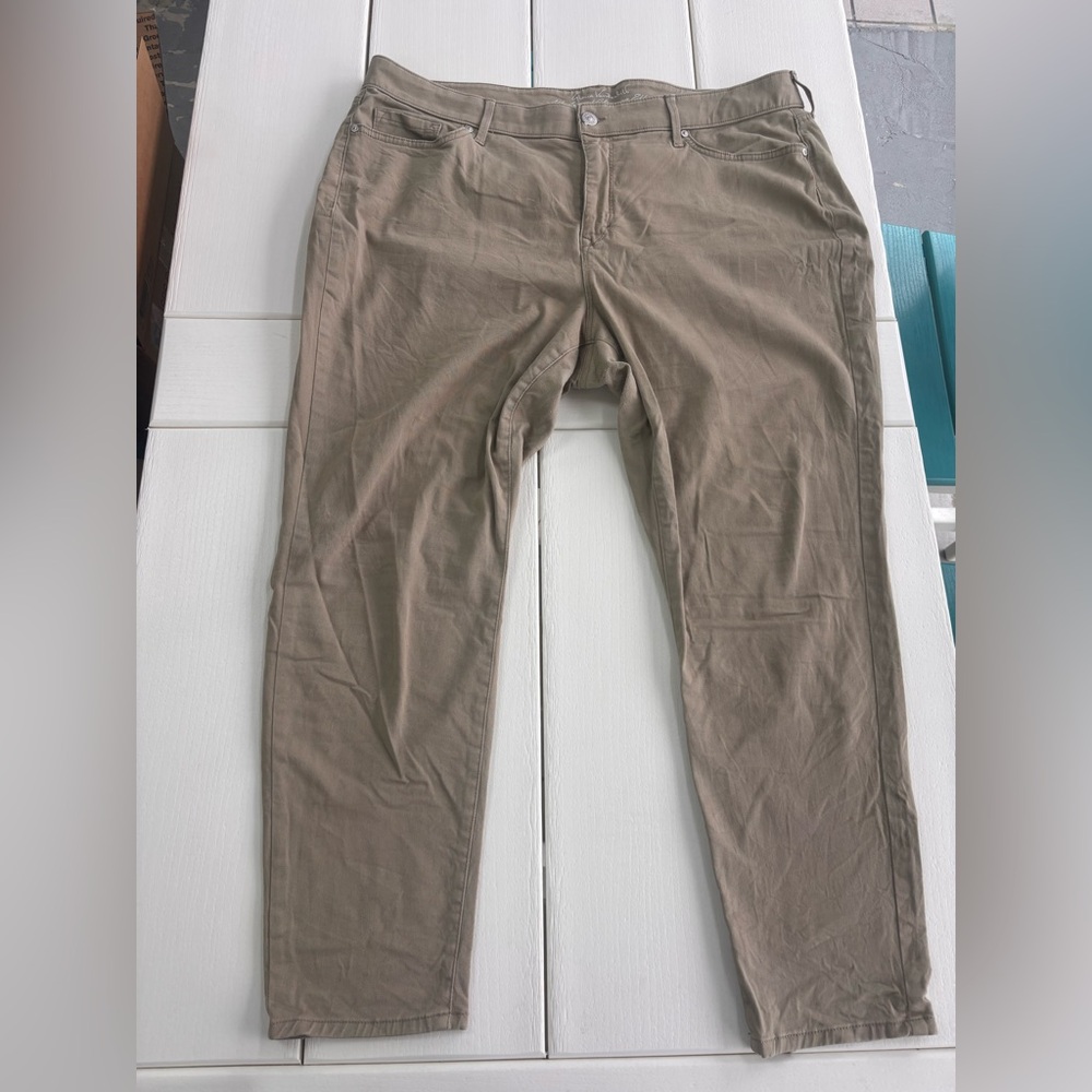 Gloria Vanderbilt Slimming Effect Curvy Pants